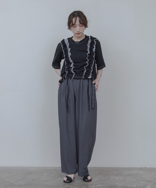 Eimee Law(エイミーロウ)の「ドロストフリルトップス(Tシャツ/カットソー・レディース・オフホワイト/ブラック・FREE)」の13枚目の写真