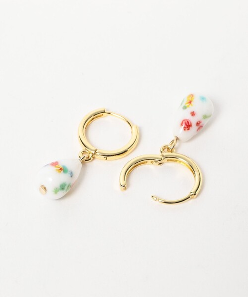 Ray BEAMS(レイビームス)の「ガラス ボール フープ ピアス(ピアス(両耳用)・レディース・ホワイト/イエロー・ONE SIZE)」の3枚目の写真