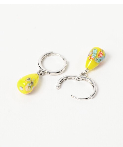 Ray BEAMS(レイビームス)の「ガラス ボール フープ ピアス(ピアス(両耳用)・レディース・ホワイト/イエロー・ONE SIZE)」の4枚目の写真