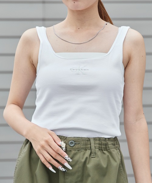 Calvin Klein(カルバン・クライン)の「Calvin Klein/カルバンクライン MONOGRAM SCOOP NK RIB TANK リブタンクトップ スクープネック スクエアネック 2026年 夏 夏服 秋服(タンクトップ・レディース・ホワイト/ブラック・S/M/XS)」の2枚目の写真