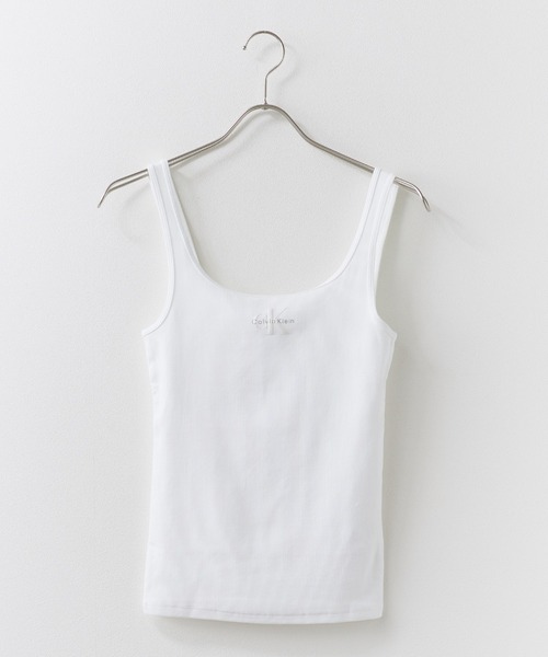 Calvin Klein(カルバン・クライン)の「Calvin Klein/カルバンクライン MONOGRAM SCOOP NK RIB TANK リブタンクトップ スクープネック スクエアネック 2026年 夏 夏服 秋服(タンクトップ・レディース・ホワイト/ブラック・S/M/XS)」の4枚目の写真