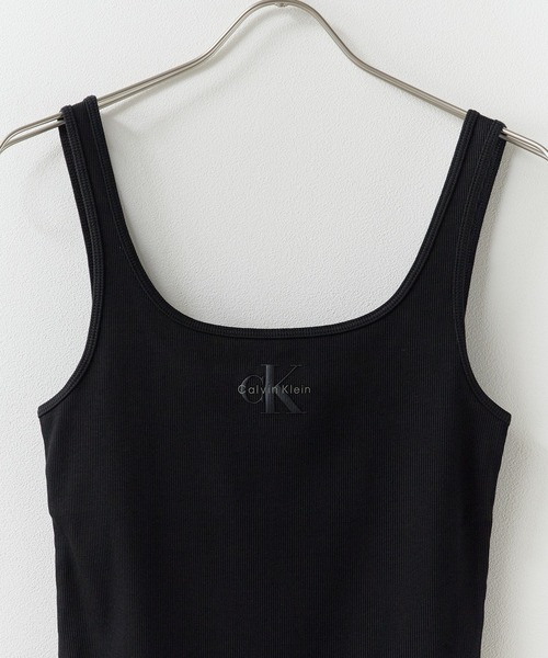 Calvin Klein(カルバン・クライン)の「Calvin Klein/カルバンクライン MONOGRAM SCOOP NK RIB TANK リブタンクトップ スクープネック スクエアネック 2026年 夏 夏服 秋服(タンクトップ・レディース・ホワイト/ブラック・S/M/XS)」の6枚目の写真