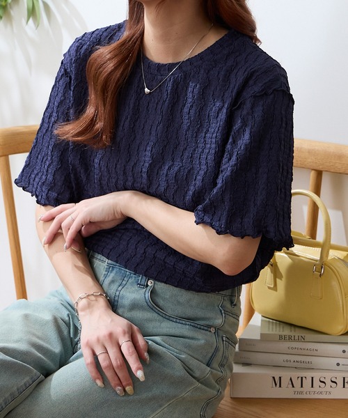 MONO-MART(モノマート)の「クールな着心地|多機能 ポコポコ メロー 優秀Tシャツ (UVカット ・接触冷感・吸水速乾・毛玉防止・マシンウォッシャブル・イージーケア)(Tシャツ/カットソー・レディース・ブラック/ピンク/ブラウン/チャコール/イエロー/ネイビー/オフホワイト/サックスブルー・FREE)」の5枚目の写真