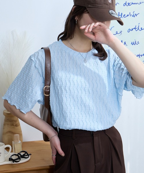 MONO-MART(モノマート)の「クールな着心地|多機能 ポコポコ メロー 優秀Tシャツ (UVカット ・接触冷感・吸水速乾・毛玉防止・マシンウォッシャブル・イージーケア)(Tシャツ/カットソー・レディース・ブラック/ピンク/ブラウン/チャコール/イエロー/ネイビー/オフホワイト/サックスブルー・FREE)」の6枚目の写真