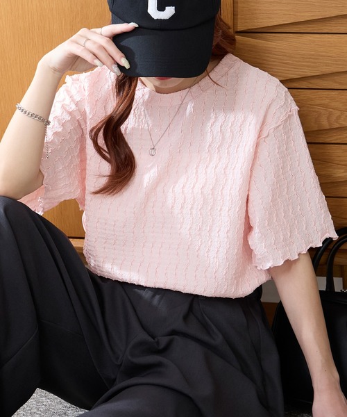 MONO-MART(モノマート)の「クールな着心地|多機能 ポコポコ メロー 優秀Tシャツ (UVカット ・接触冷感・吸水速乾・毛玉防止・マシンウォッシャブル・イージーケア)(Tシャツ/カットソー・レディース・ブラック/ピンク/ブラウン/チャコール/イエロー/ネイビー/オフホワイト/サックスブルー・FREE)」の8枚目の写真