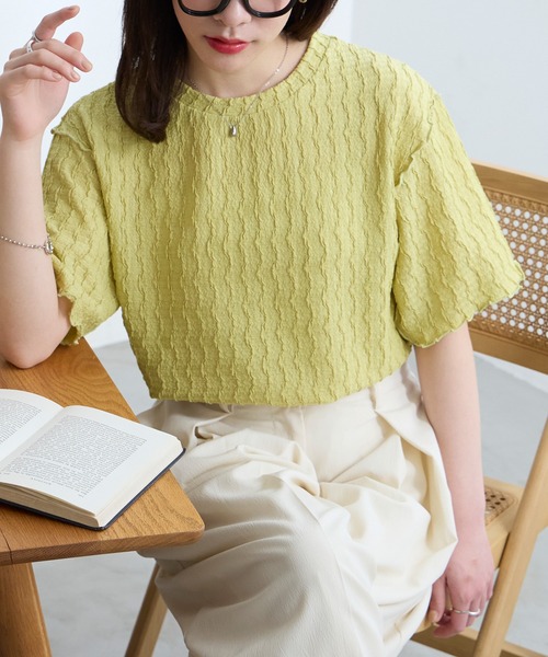 MONO-MART(モノマート)の「クールな着心地|多機能 ポコポコ メロー 優秀Tシャツ (UVカット ・接触冷感・吸水速乾・毛玉防止・マシンウォッシャブル・イージーケア)(Tシャツ/カットソー・レディース・ブラック/ピンク/ブラウン/チャコール/イエロー/ネイビー/オフホワイト/サックスブルー・FREE)」の7枚目の写真