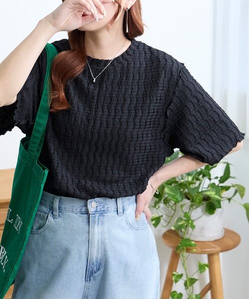 MONO-MART(モノマート)の「クールな着心地|多機能 ポコポコ メロー 優秀Tシャツ (UVカット ・接触冷感・吸水速乾・毛玉防止・マシンウォッシャブル・イージーケア)(Tシャツ/カットソー・レディース・ブラック/ピンク/ブラウン/チャコール/イエロー/ネイビー/オフホワイト/サックスブルー・FREE)」の19枚目の写真