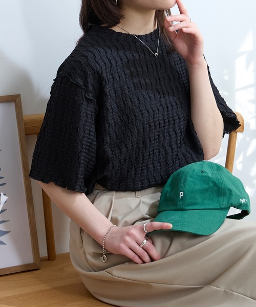 MONO-MART(モノマート)の「クールな着心地|多機能 ポコポコ メロー 優秀Tシャツ (UVカット ・接触冷感・吸水速乾・毛玉防止・マシンウォッシャブル・イージーケア)(Tシャツ/カットソー・レディース・ブラック/ピンク/ブラウン/チャコール/イエロー/ネイビー/オフホワイト/サックスブルー・FREE)」の21枚目の写真