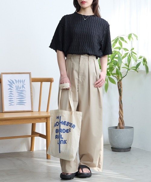 MONO-MART(モノマート)の「多機能 ポコポコ メロー 優秀Tシャツ (UVカット ・接触冷感・吸水速乾・毛玉防止・マシンウォッシャブル・イージーケア)(Tシャツ/カットソー・レディース・ブラック/ピンク/ブラウン/チャコール/イエロー/ネイビー/オフホワイト/サックスブルー・FREE)」の21枚目の写真