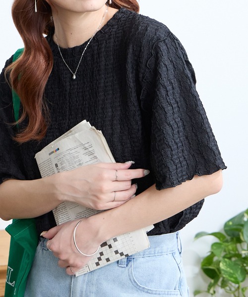 MONO-MART(モノマート)の「クールな着心地|多機能 ポコポコ メロー 優秀Tシャツ (UVカット ・接触冷感・吸水速乾・毛玉防止・マシンウォッシャブル・イージーケア)(Tシャツ/カットソー・レディース・ブラック/ピンク/ブラウン/チャコール/イエロー/ネイビー/オフホワイト/サックスブルー・FREE)」の9枚目の写真