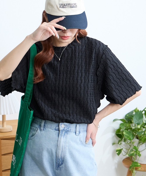 MONO-MART(モノマート)の「クールな着心地|多機能 ポコポコ メロー 優秀Tシャツ (UVカット ・接触冷感・吸水速乾・毛玉防止・マシンウォッシャブル・イージーケア)(Tシャツ/カットソー・レディース・ブラック/ピンク/ブラウン/チャコール/イエロー/ネイビー/オフホワイト/サックスブルー・FREE)」の10枚目の写真