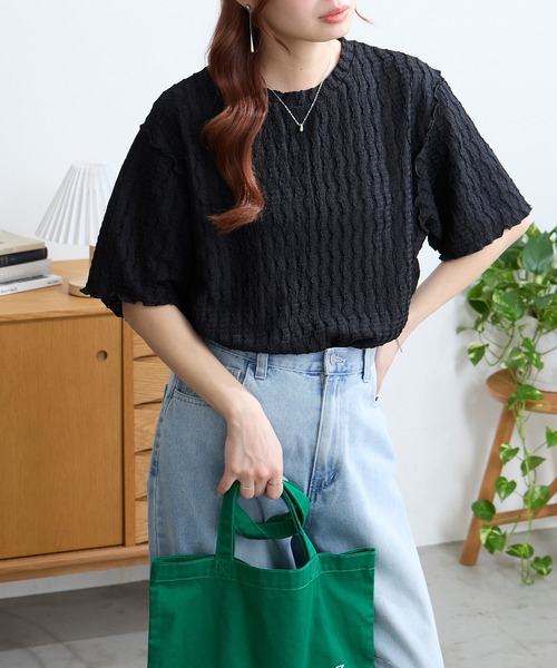 MONO-MART(モノマート)の「クールな着心地|多機能 ポコポコ メロー 優秀Tシャツ (UVカット ・接触冷感・吸水速乾・毛玉防止・マシンウォッシャブル・イージーケア)(Tシャツ/カットソー・レディース・ブラック/ピンク/ブラウン/チャコール/イエロー/ネイビー/オフホワイト/サックスブルー・FREE)」の11枚目の写真