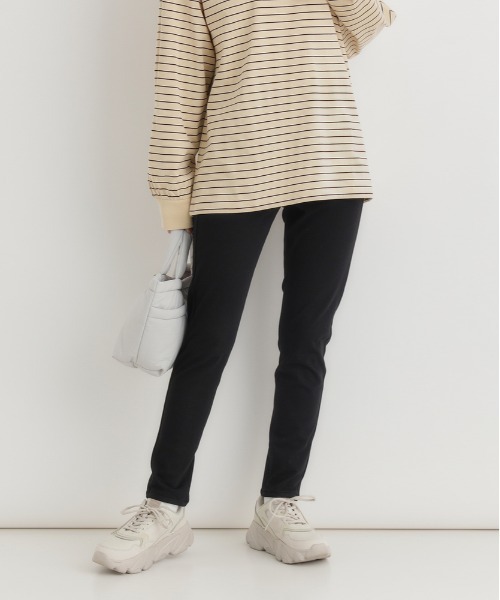 Right-on（ライトオン）の「【HONEYSUCKLE ROSE】nobee スキニーパンツ (美脚見え / ストレッチデニム / ハイウエスト / 大人カジュアル)（その他パンツ・レディース・ブラック・S/M/L/XL/XS）」の2枚目の写真