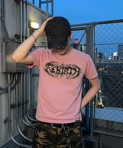 SPINNS(スピンズ)の「短丈パッチワークロゴ半袖Tシャツ/カモフラージュロゴ(Tシャツ/カットソー・メンズ・ホワイト/ブラック/ブラック系その他/ピンク系その他・ONESIZE)」の4枚目の写真