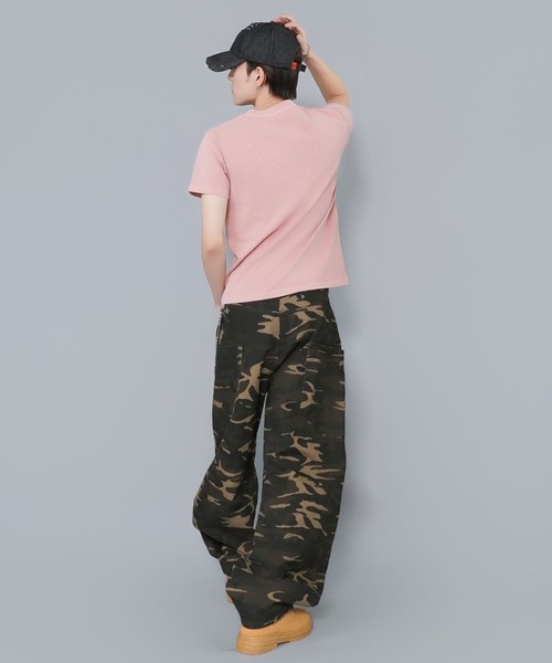 SPINNS(スピンズ)の「短丈パッチワークロゴ半袖Tシャツ/カモフラージュロゴ(Tシャツ/カットソー・メンズ・ホワイト/ブラック/ブラック系その他/ピンク系その他・ONESIZE)」の11枚目の写真