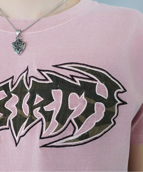 SPINNS(スピンズ)の「短丈パッチワークロゴ半袖Tシャツ/カモフラージュロゴ(Tシャツ/カットソー・メンズ・ホワイト/ブラック/ブラック系その他/ピンク系その他・ONESIZE)」の6枚目の写真