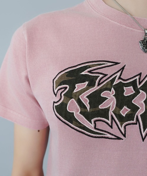 SPINNS(スピンズ)の「短丈パッチワークロゴ半袖Tシャツ/カモフラージュロゴ(Tシャツ/カットソー・メンズ・ホワイト/ブラック/ブラック系その他/ピンク系その他・ONESIZE)」の7枚目の写真