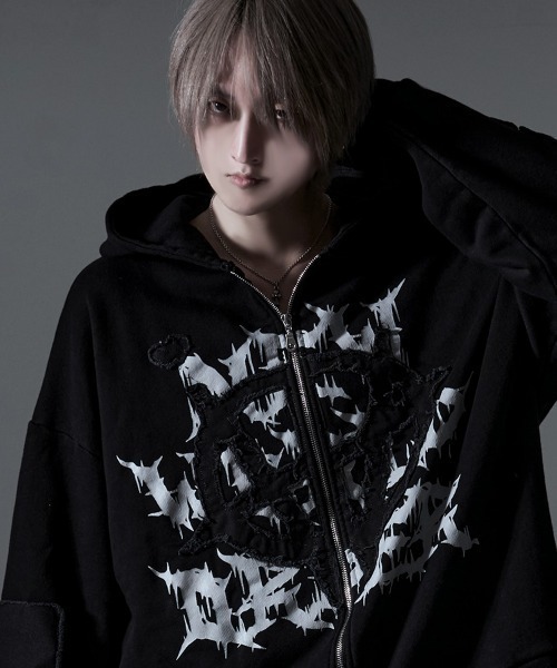 ililil（イルイルイル）の「『ililil/イルイルイル』【悪ぶったらこうなったver2】アップリケ加工ジップパーカー（パーカー・メンズ・グレー/ブラック・FREE）」の2枚目の写真