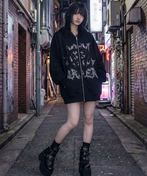 ililil（イルイルイル）の「『ililil/イルイルイル』【悪ぶったらこうなったver2】アップリケ加工ジップパーカー（パーカー・メンズ・グレー/ブラック・FREE）」の6枚目の写真