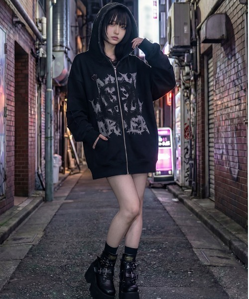 ililil（イルイルイル）の「『ililil/イルイルイル』【悪ぶったらこうなったver2】アップリケ加工ジップパーカー（パーカー・メンズ・グレー/ブラック・FREE）」の9枚目の写真