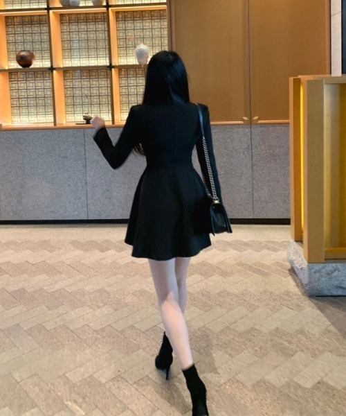 FAVORITO(ファヴォリート)の「ベルト付きシングルブレストワンピース(ワンピース・レディース・ベージュ/ブルー/ピンク/ブラック・F)」の12枚目の写真