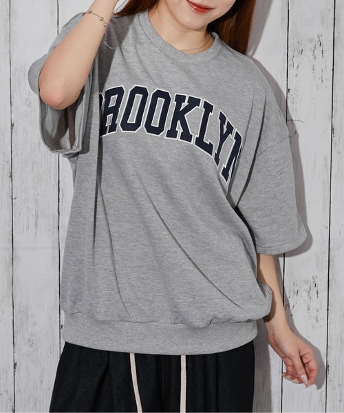 GORGE(ゴージ)の「《BROOKLYNカレッジロゴ》トレーナー/ストリート/春秋冬/全3色(スウェット・レディース・ネイビー/グレー/オフホワイト・F)」の1枚目の写真