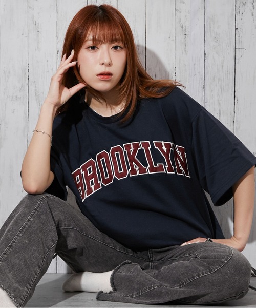 GORGE(ゴージ)の「《BROOKLYNカレッジロゴ》トレーナー/ストリート/春秋冬/全3色(スウェット・レディース・ネイビー/グレー/オフホワイト・F)」の4枚目の写真