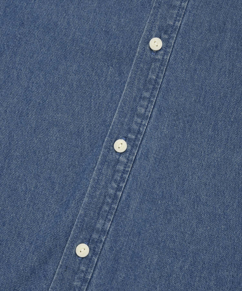 COVERNAT(カバーナット)の「Cロゴデニムハーフシャツブルー(シャツ/ブラウス・レディース・その他・X-SMALL/SMALL/MEDIUM/LARGE/X-LARGE/XX-LARGE)」の4枚目の写真