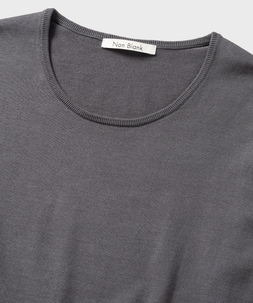 NONBLANK(ノンブランク)の「ファインゲージUネックLSニット_CHARCOAL(ニット/セーター・メンズ・チャコール・MEDIUM/LARGE/X-LARGE)」の3枚目の写真