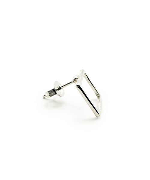 CARROLL(キャロル)の「CARROLL キャロル スクエアシェイプキャッチピアス 10mm(ピアス(両耳用)・レディース・シルバー・FREE)」の4枚目の写真