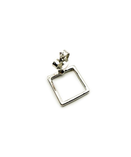 CARROLL(キャロル)の「CARROLL キャロル スクエアシェイプキャッチピアス 10mm(ピアス(両耳用)・レディース・シルバー・FREE)」の2枚目の写真