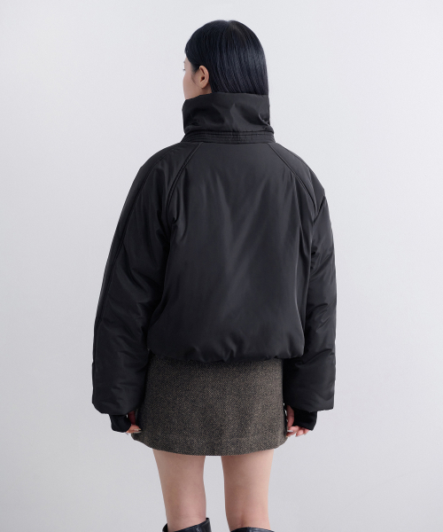MUSINSA STANDARD WOMAN（ムシンサスタンダードウーマン）の「ウーマンズハイネックショートパディングジャケット[ブラック]（ダウンジャケット/コート・レディース・その他・X-SMALL/SMALL/LARGE/MEDIUM）」の2枚目の写真