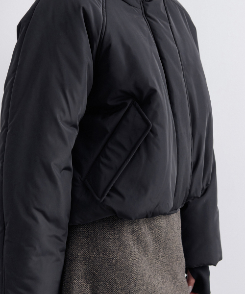 MUSINSA STANDARD WOMAN（ムシンサスタンダードウーマン）の「ウーマンズハイネックショートパディングジャケット[ブラック]（ダウンジャケット/コート・レディース・その他・X-SMALL/SMALL/LARGE/MEDIUM）」の5枚目の写真