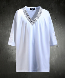 KIRTIMUKHA（キールティムカ）の「刺繍エスニックロープVネック半袖Tシャツホワイト（Tシャツ/カットソー）」