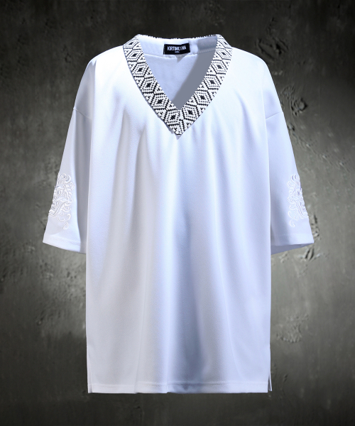 KIRTIMUKHA（キールティムカ）の「刺繍エスニックロープVネック半袖Tシャツホワイト（Tシャツ/カットソー・メンズ・その他・FREE）」の2枚目の写真