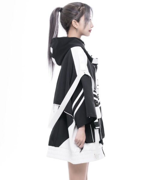 REFLEM INDUSTRY(レフレムインダストリー)の「『REFLEM INDUSTRY/レフレム インダストリー』HALF-SLEEVE SHELL HOODIE/サイバー切替ハイネックジャージパーカー(パーカー・レディース・ブラック/ブラック×ホワイト・FREE)」の21枚目の写真