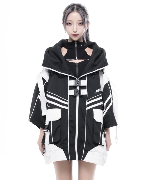REFLEM INDUSTRY(レフレムインダストリー)の「『REFLEM INDUSTRY/レフレム インダストリー』HALF-SLEEVE SHELL HOODIE/サイバー切替ハイネックジャージパーカー(パーカー・レディース・ブラック/ブラック×ホワイト・FREE)」の14枚目の写真
