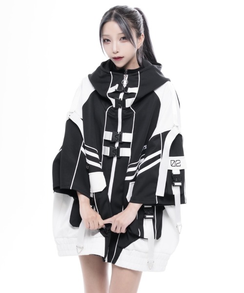 REFLEM INDUSTRY(レフレムインダストリー)の「『REFLEM INDUSTRY/レフレム インダストリー』HALF-SLEEVE SHELL HOODIE/サイバー切替ハイネックジャージパーカー(パーカー・レディース・ブラック/ブラック×ホワイト・FREE)」の15枚目の写真