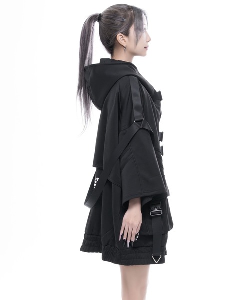 REFLEM INDUSTRY(レフレムインダストリー)の「『REFLEM INDUSTRY/レフレム インダストリー』HALF-SLEEVE SHELL HOODIE/サイバー切替ハイネックジャージパーカー(パーカー・レディース・ブラック/ブラック×ホワイト・FREE)」の10枚目の写真