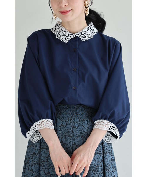 cawaii(カワイイ)の「レースを添えたサイドタックブラウストップス(シャツ/ブラウス・レディース・ネイビー/ストライプ・FREE)」の2枚目の写真
