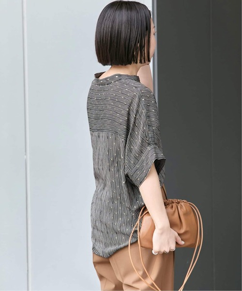 journal standard L'essage（ジャーナルスタンダードレサージュ）の「《追加》DEVEAUX GOLDラメモノトーンシャツ（シャツ/ブラウス・レディース・アイボリー/ブラック・FREE）」の6枚目の写真