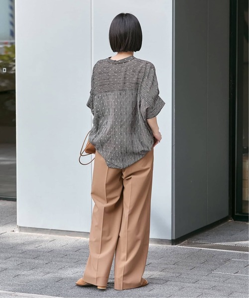 journal standard L'essage（ジャーナルスタンダードレサージュ）の「《追加》DEVEAUX GOLDラメモノトーンシャツ（シャツ/ブラウス・レディース・アイボリー/ブラック・FREE）」の10枚目の写真