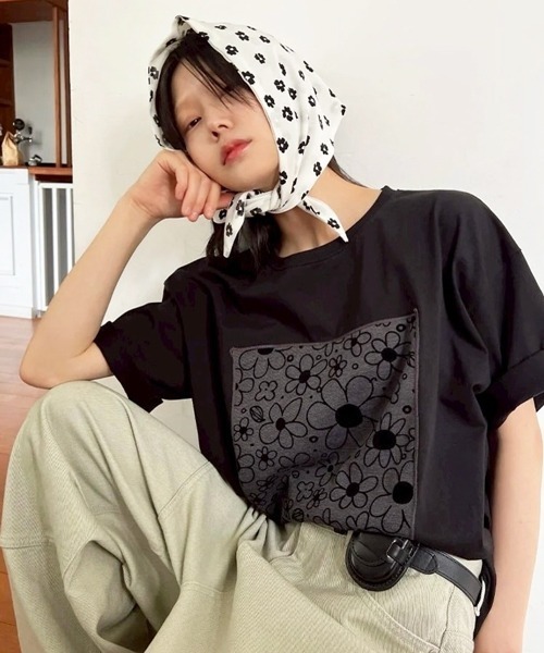 NOWLE(ノウル)の「【NOWLE】フラワープリント スクエアグラフィック 半袖 Tシャツ / モノトーンフラワー(Tシャツ/カットソー・レディース・ブラック・X-LARGE/LARGE/MEDIUM)」の5枚目の写真
