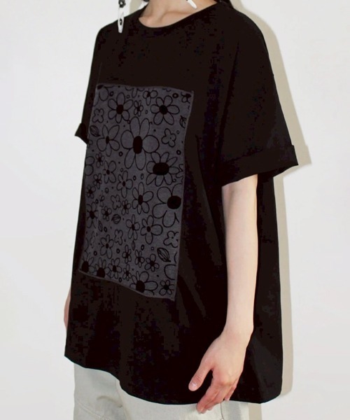 NOWLE(ノウル)の「【NOWLE】フラワープリント スクエアグラフィック 半袖 Tシャツ / モノトーンフラワー(Tシャツ/カットソー・レディース・ブラック・X-LARGE/LARGE/MEDIUM)」の12枚目の写真