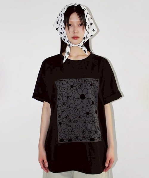 NOWLE(ノウル)の「【NOWLE】フラワープリント スクエアグラフィック 半袖 Tシャツ / モノトーンフラワー(Tシャツ/カットソー・レディース・ブラック・X-LARGE/LARGE/MEDIUM)」の11枚目の写真