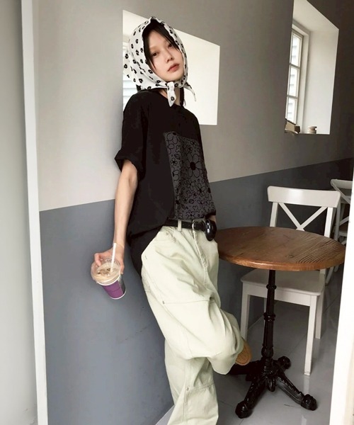 NOWLE(ノウル)の「【NOWLE】フラワープリント スクエアグラフィック 半袖 Tシャツ / モノトーンフラワー(Tシャツ/カットソー・レディース・ブラック・X-LARGE/LARGE/MEDIUM)」の9枚目の写真