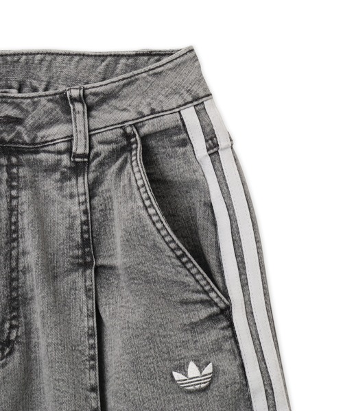 adidas(アディダス)の「adidas DENIM PLEATS WIDE LEG PANTS / アディダス デニム プリーツ ワイド レッグ パンツ(デニムパンツ・レディース・グレー・27inch/26inch/25inch/24inch)」の3枚目の写真