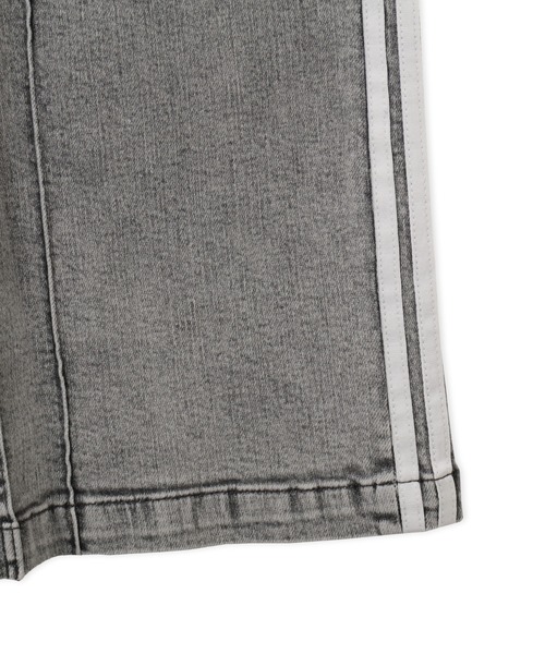 adidas(アディダス)の「adidas DENIM PLEATS WIDE LEG PANTS / アディダス デニム プリーツ ワイド レッグ パンツ(デニムパンツ・レディース・グレー・27inch/26inch/25inch/24inch)」の6枚目の写真