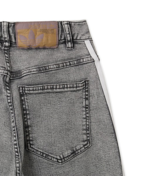 adidas(アディダス)の「adidas DENIM PLEATS WIDE LEG PANTS / アディダス デニム プリーツ ワイド レッグ パンツ(デニムパンツ・レディース・グレー・27inch/26inch/25inch/24inch)」の8枚目の写真