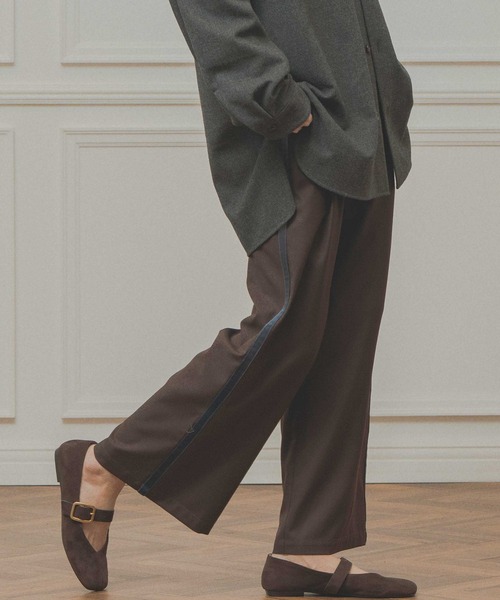 WHYTO.（ホワイト）の「「WHYTO. / ホワイト」side velour line pants（その他パンツ・レディース・ブラウン/チャコールグレー/ブラック・36/38）」の3枚目の写真
